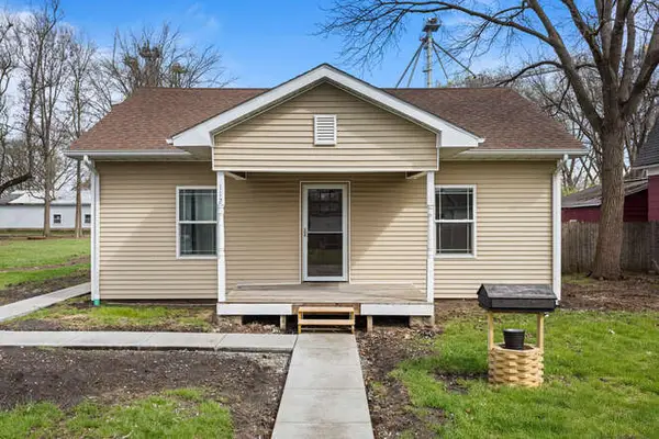 112 E Center Street, Seymour, IL 61875