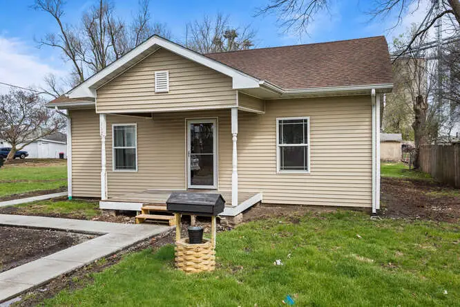 112 E Center Street, Seymour, IL 61875 - #2