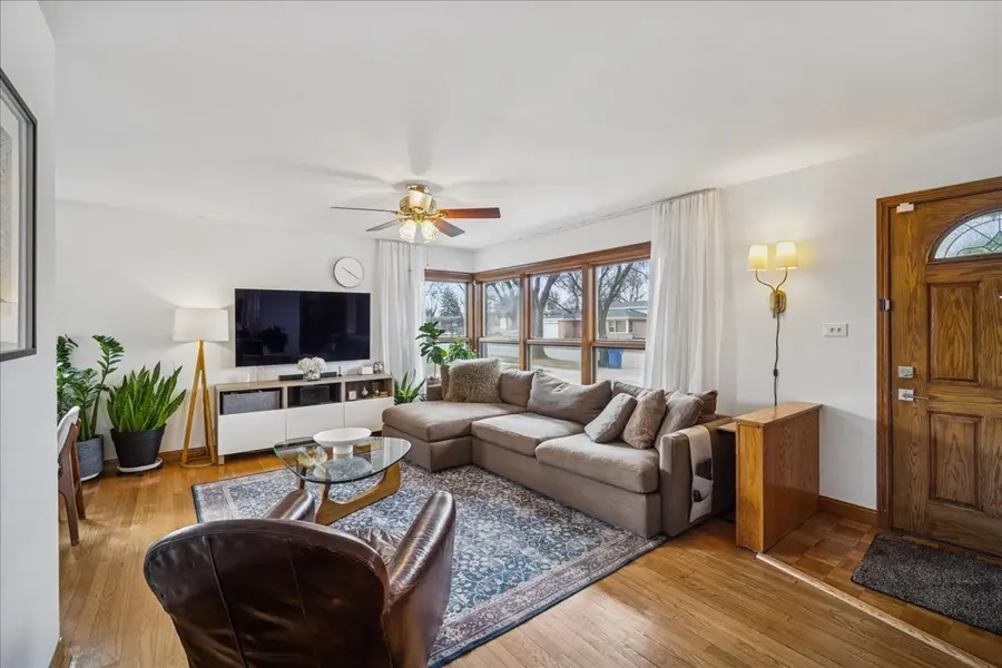 915 S Owen Street, Mount Prospect, IL 60056 - #2