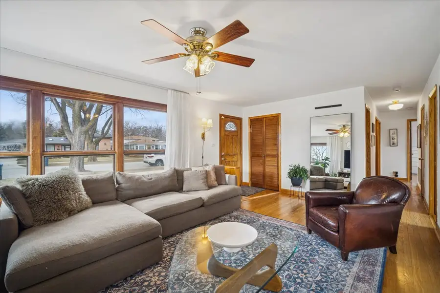 915 S Owen Street, Mount Prospect, IL 60056 - #3