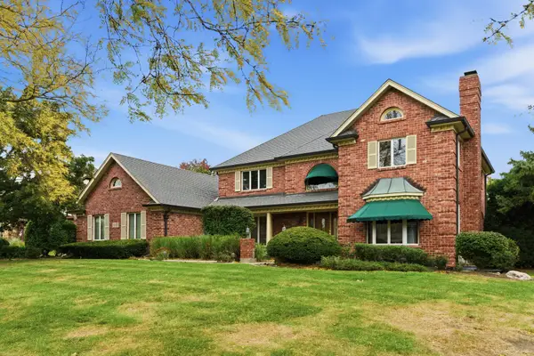 8261 Lake Ridge Drive, Burr Ridge, IL 60527