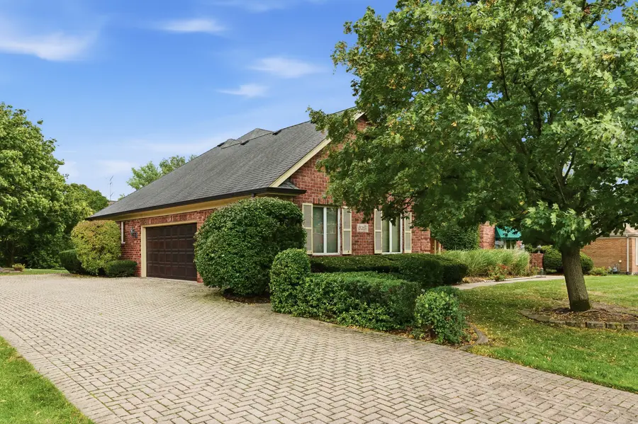 8261 Lake Ridge Drive, Burr Ridge, IL 60527 - #3