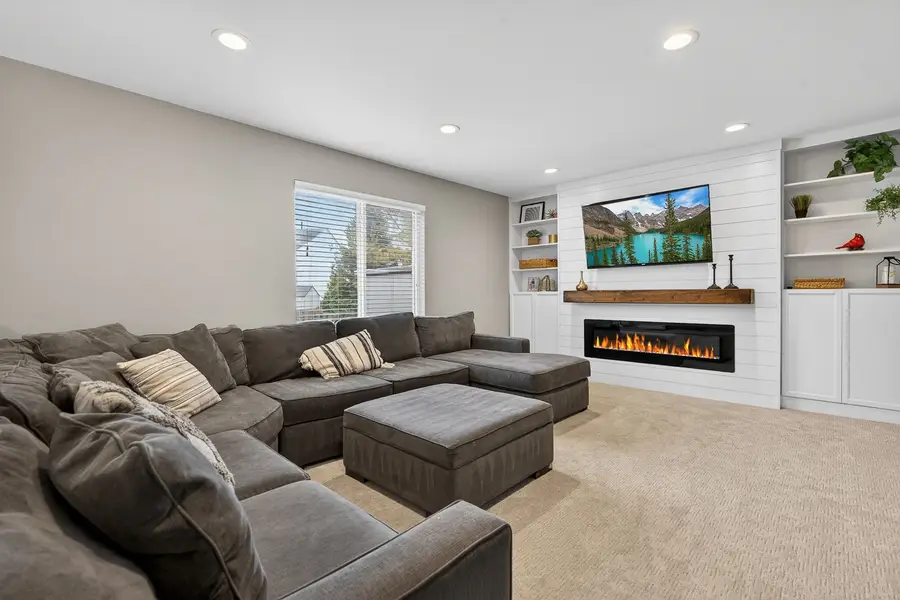 9 Annandale Court, Lake In The Hills, IL 60156 - #2