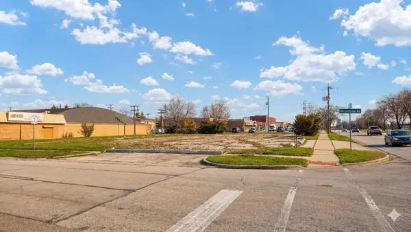 525 S Addison Road, Addison, IL 60101