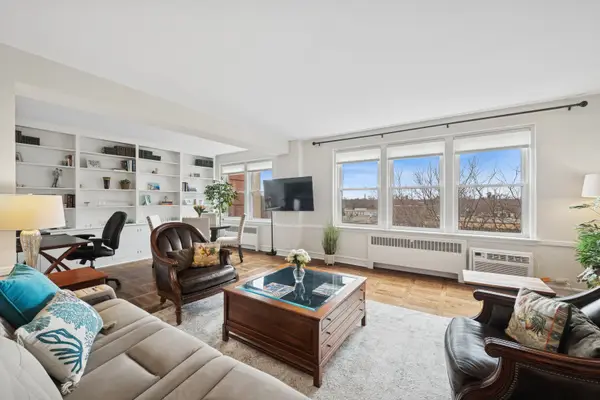 1585 Ridge Avenue #611, Evanston, IL 60201