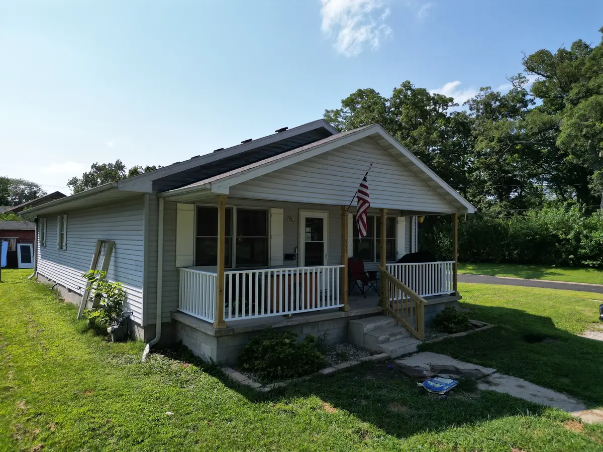 557 N 5th Street, Watseka, IL 60970 - #1