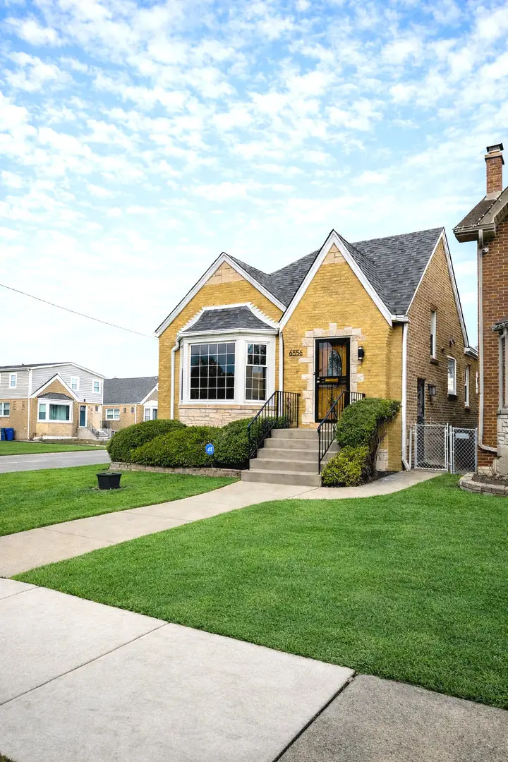 6356 W Giddings Street, Chicago, IL 60630 - #1