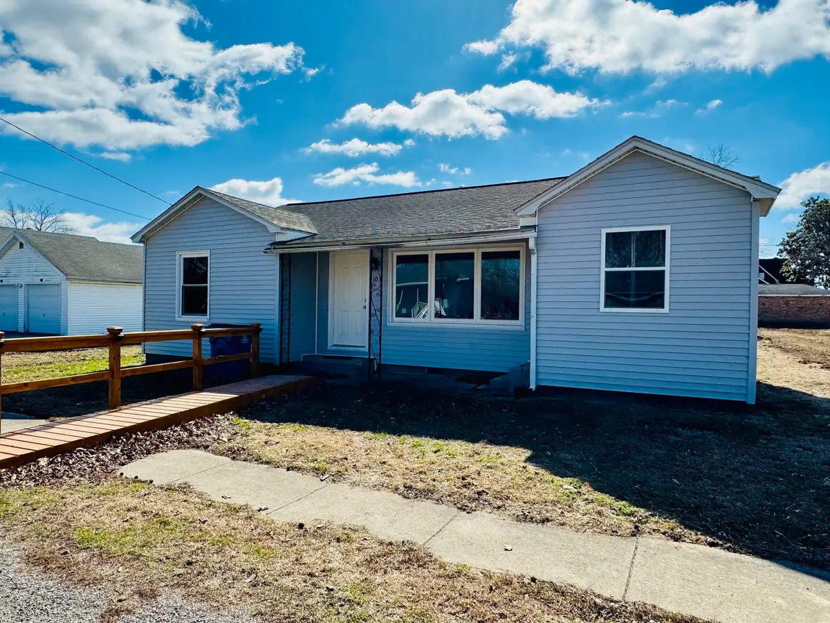 103 E North Street, Sesser, IL 62884 - #1