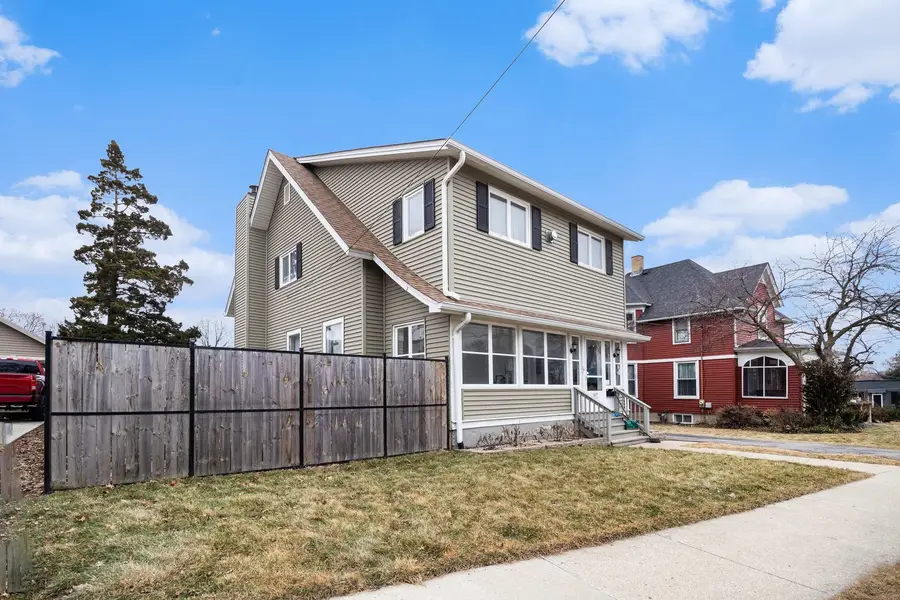 1017 W Highland Avenue, Elgin, IL 60123 - #3