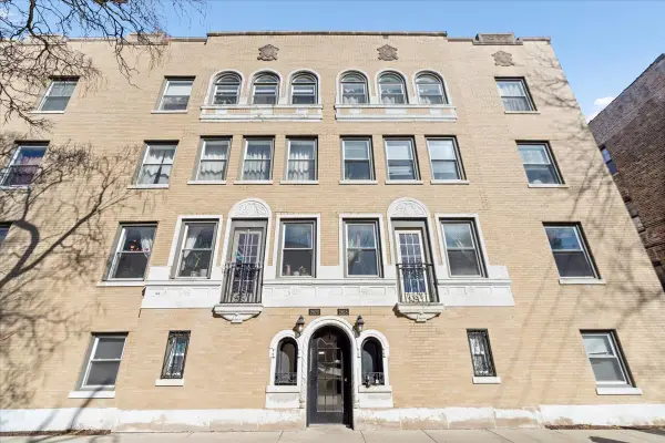 2618 W Rosemont Avenue #1, Chicago, IL 60659
