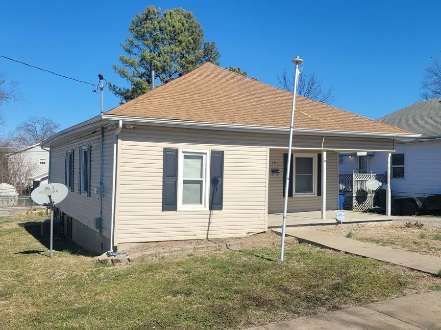 1211 E Elm Street, West Frankfort, IL 62896 - #2