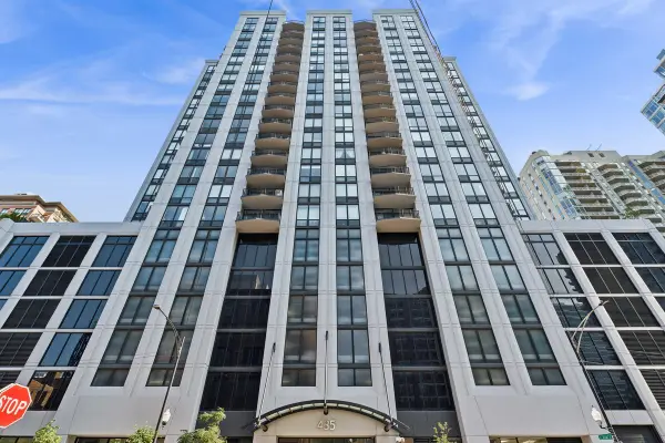 435 W Erie Street #2104, Chicago, IL 60654