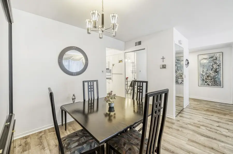 9387 Bay Colony Drive #3W, Des Plaines, IL 60016 - #3