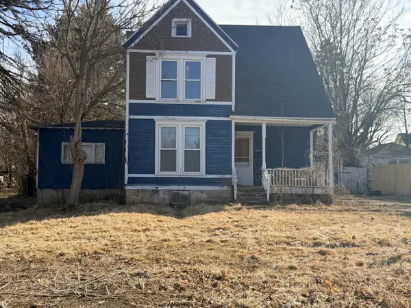 1211 S Carroll Avenue, Freeport, IL 61032