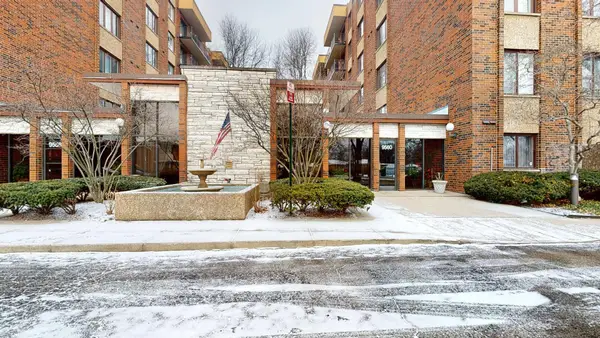 9560 Gross Point Road #404B, Skokie, IL 60076