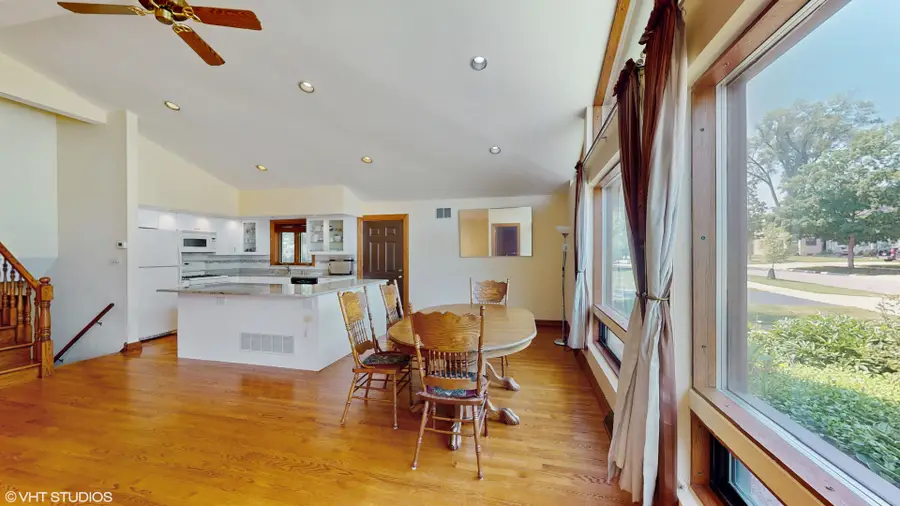 270 W Fremont Avenue, Elmhurst, IL 60126 - #3