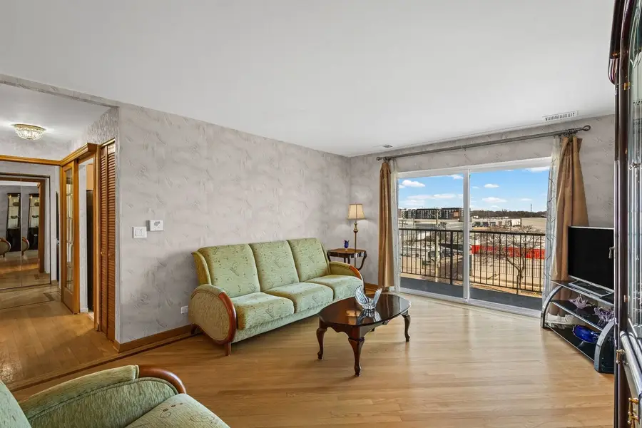 8620 Waukegan Road #408, Morton Grove, IL 60053 - #3