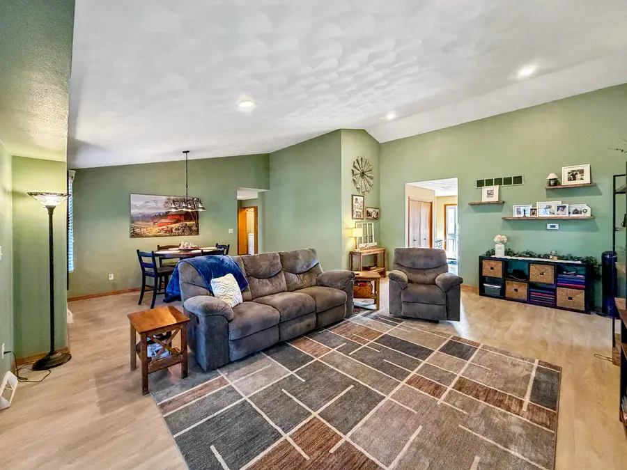 1150 S Greenfield Drive #1150, Freeport, IL 61032 - #3