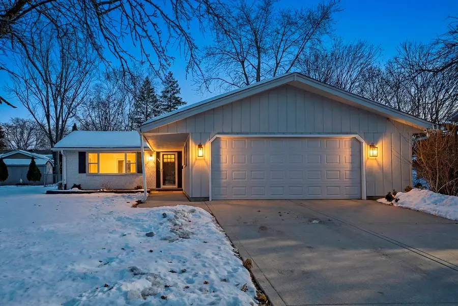 511 S Walnut Lane, Schaumburg, IL 60193 - #2