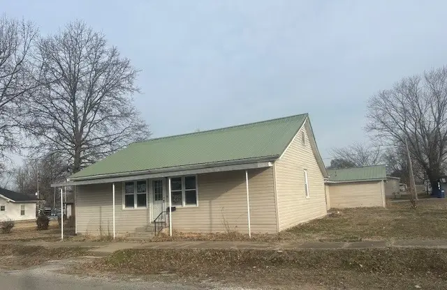 307 E Parker Street, Pinckneyville, IL 62274 - #1