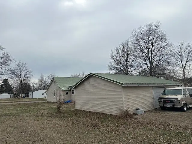 307 E Parker Street, Pinckneyville, IL 62274 - #3