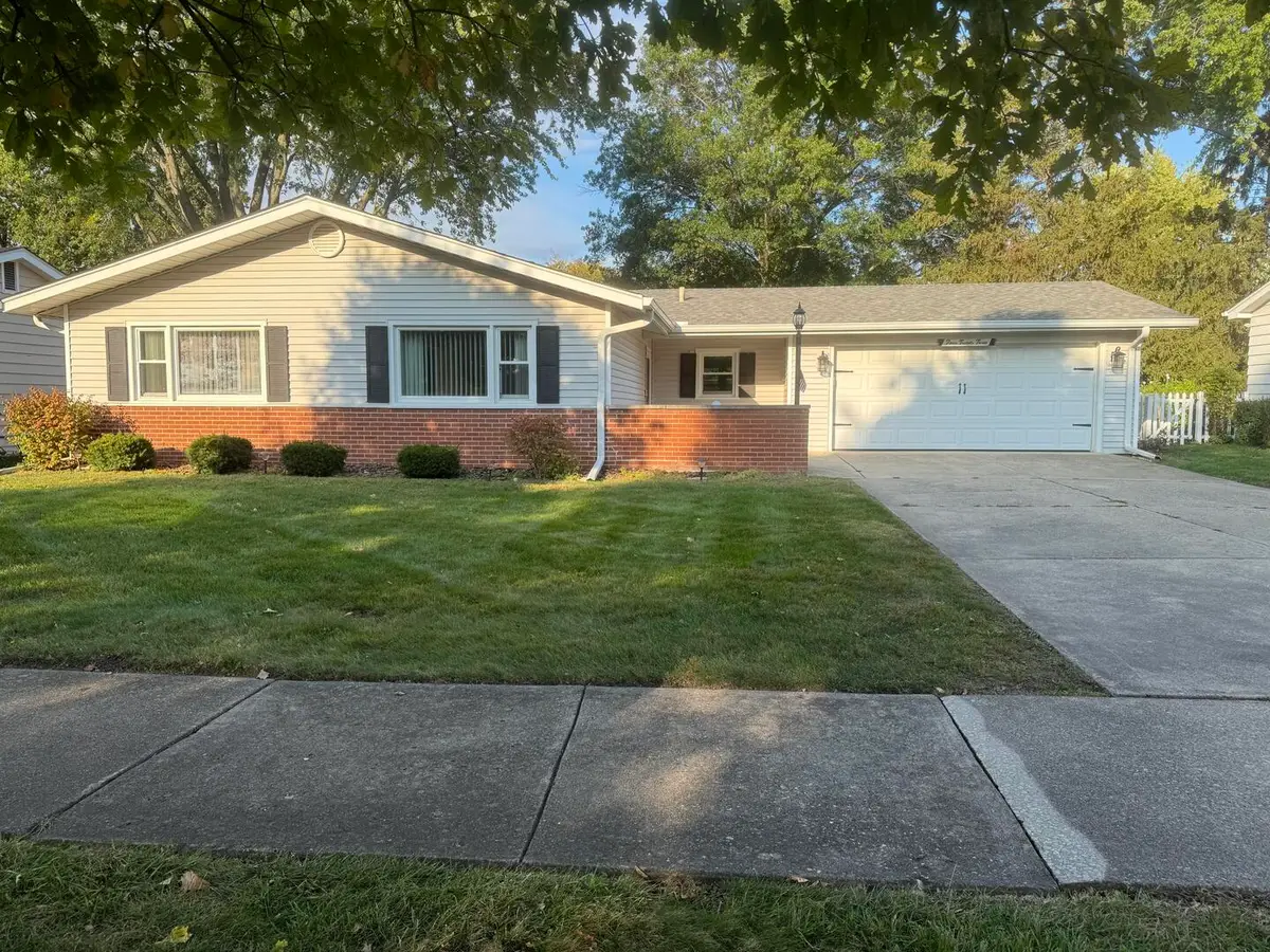 423 Harmony Drive, North Aurora, IL 60542 - #1