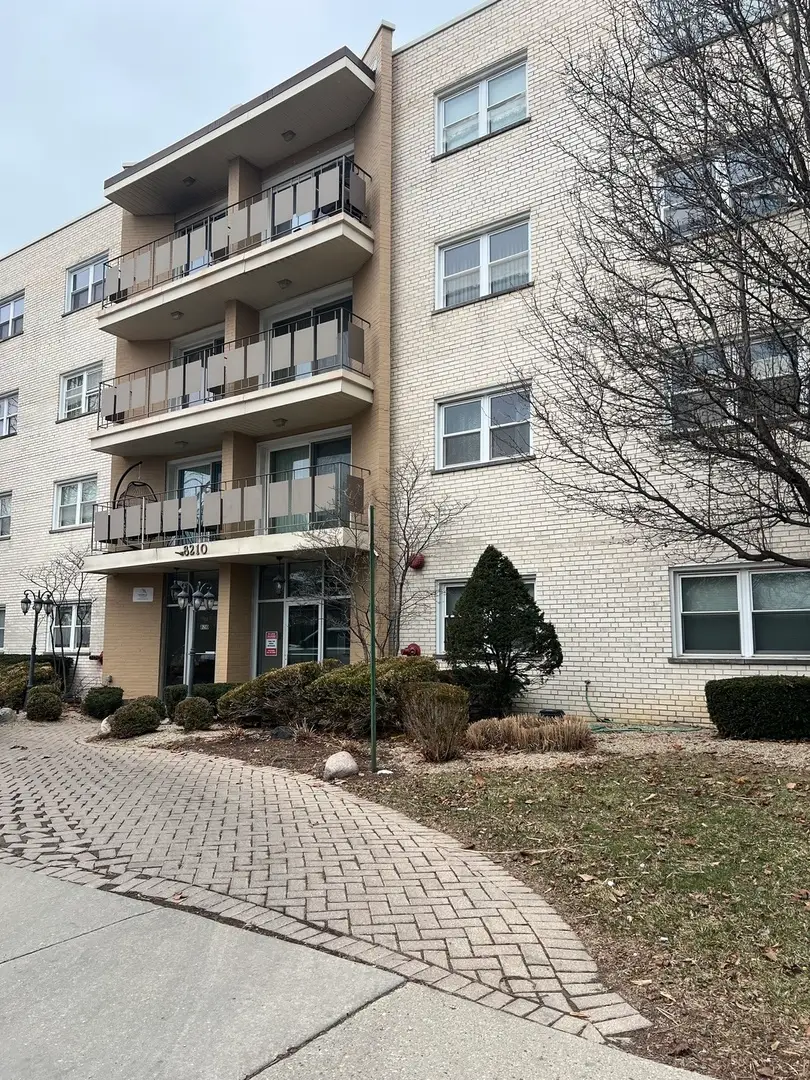 8210 Elmwood Avenue #403, Skokie, IL 60077 - #1