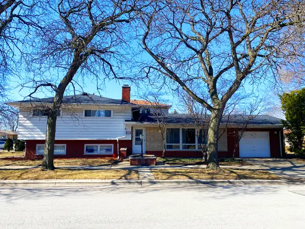 2900 W 100th Place, Evergreen Park, IL 60805