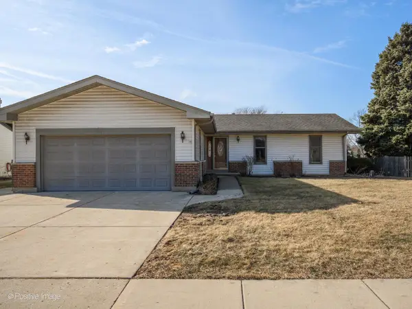 130 W End Road, Roselle, IL 60172