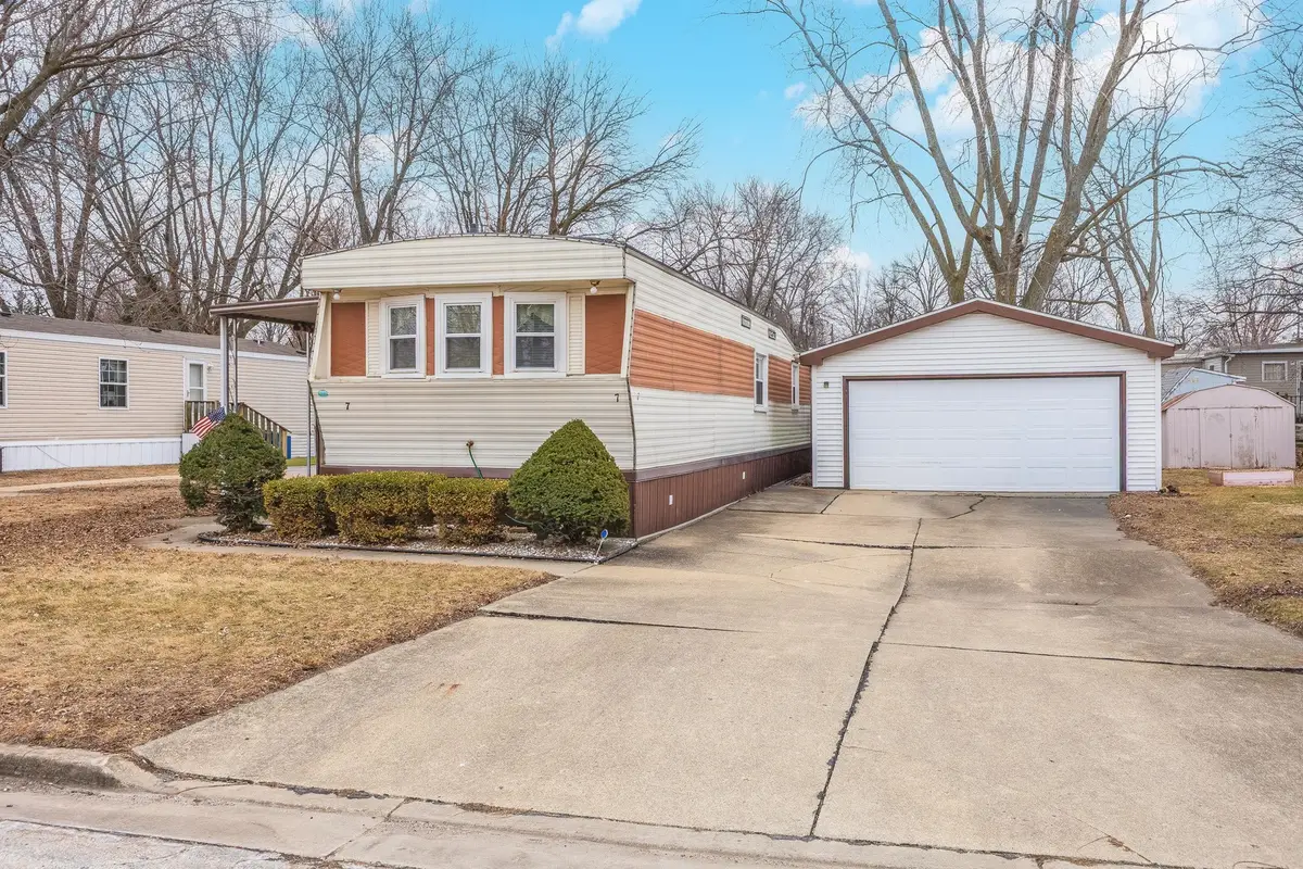 7 Oak Valley Road, Bloomington, IL 61704 - #1