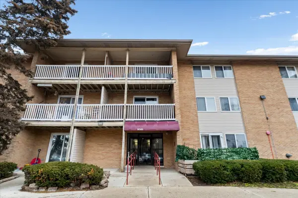 930 Beau Drive #312, Des Plaines, IL 60016