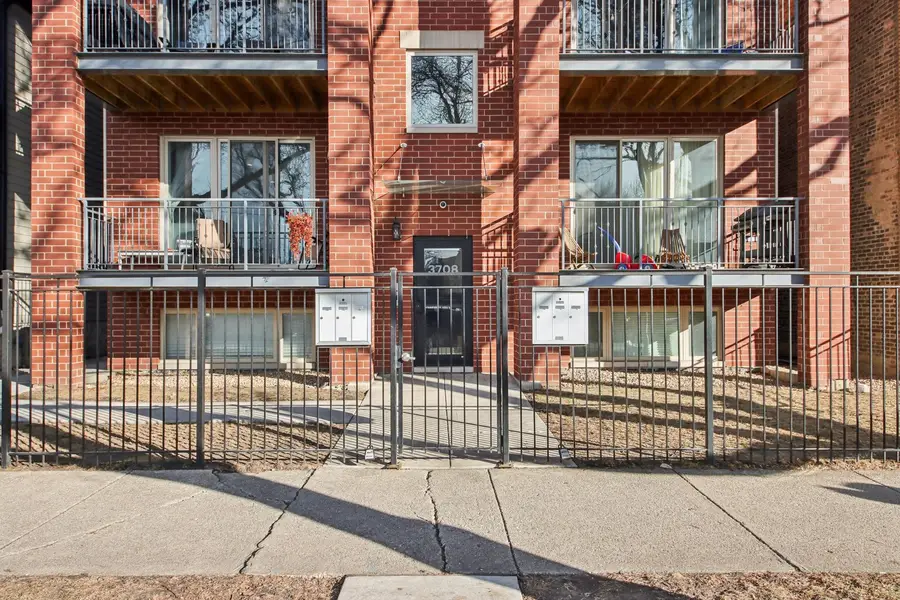 3708 W Cornelia Avenue #1E, Chicago, IL 60618 - #3