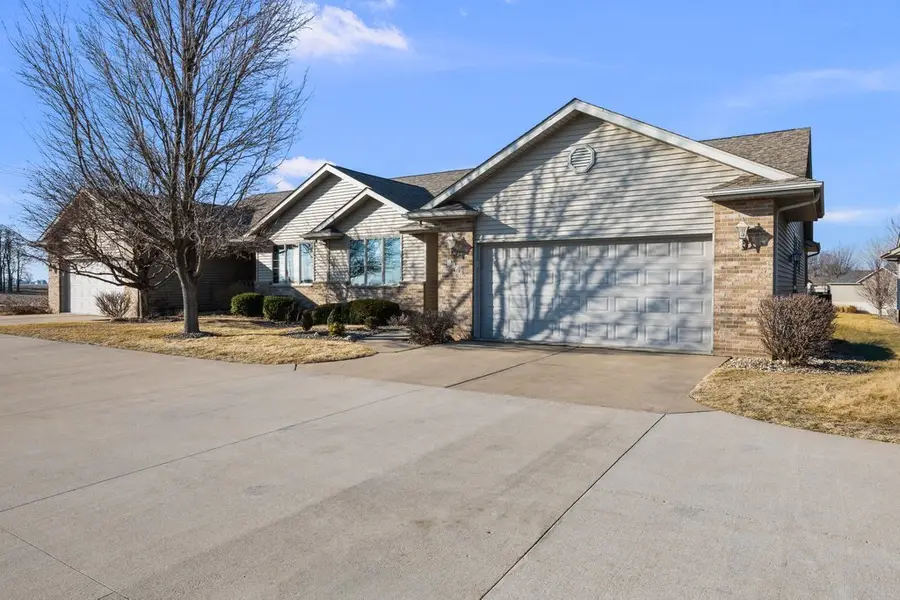1126 W Le Claire Road, Eldridge, IA 52748 - #2