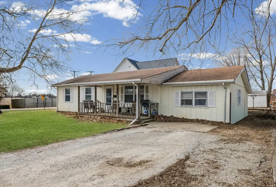 220 S Hallam Streets, Farmer City, IL 61842 - #2