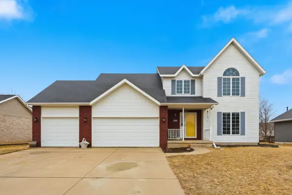 951 W Price Street, Eldridge, IA 52748