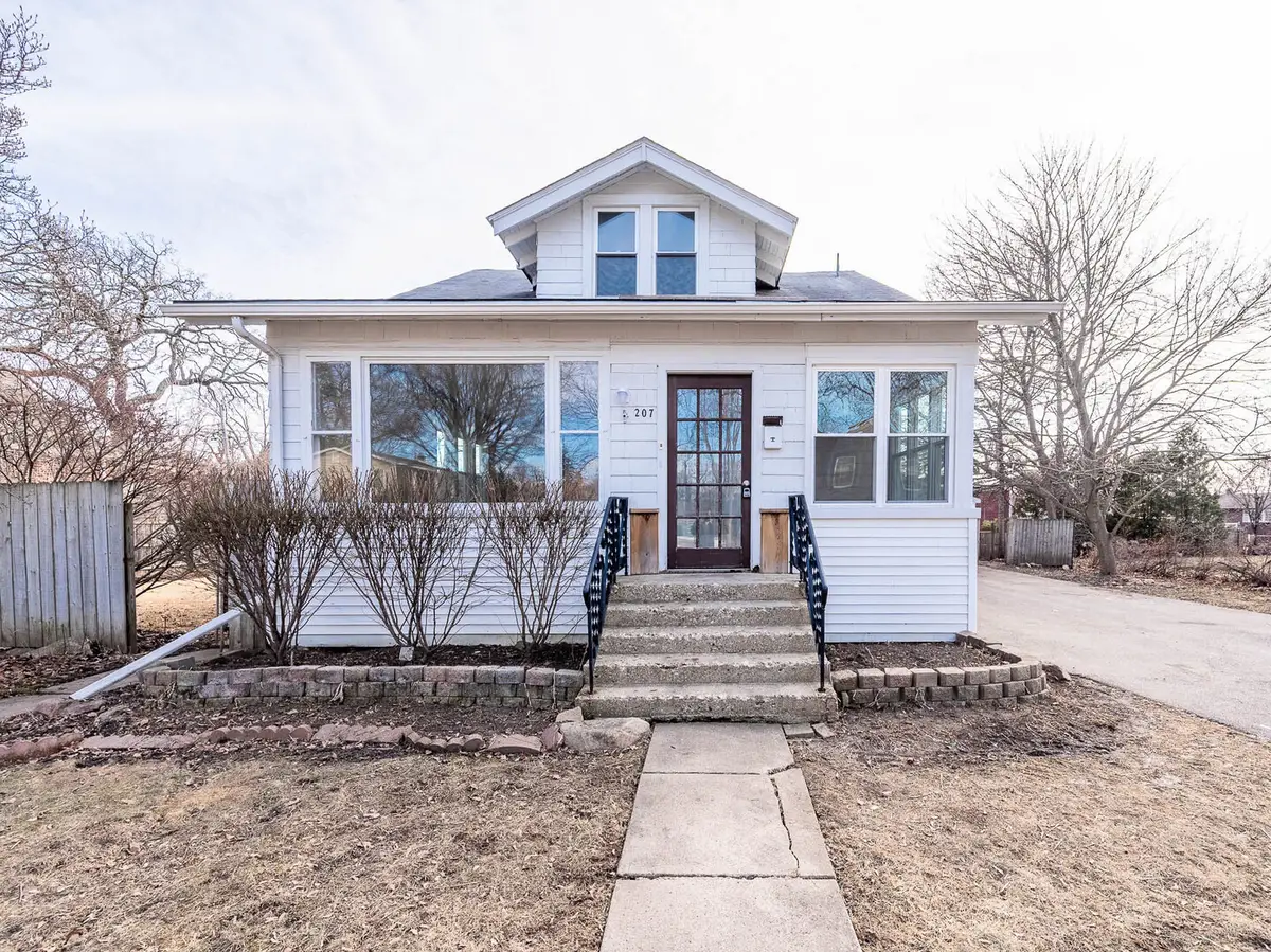 207 N Lakeshore Drive, Mundelein, IL 60060 - #1