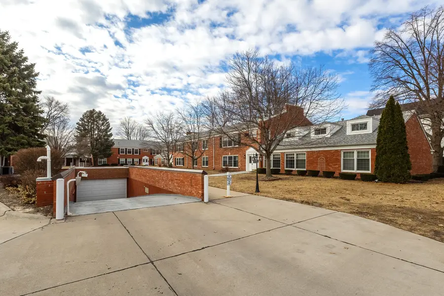 3215 E Locust Street #14, Davenport, IA 52803 - #3