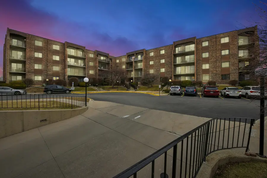 601 W Huntington Commons Road #202, Mount Prospect, IL 60056 - #2