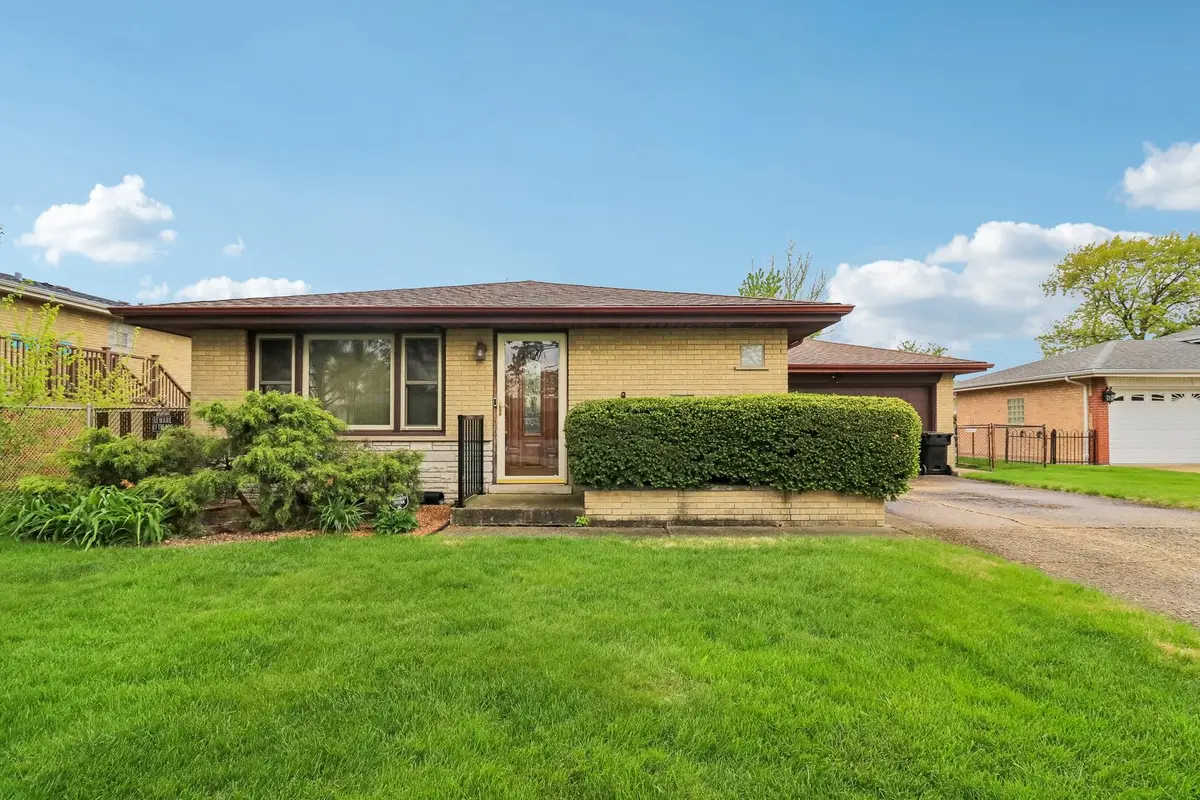 8136 Odell Avenue, Bridgeview, IL 60455 - #1