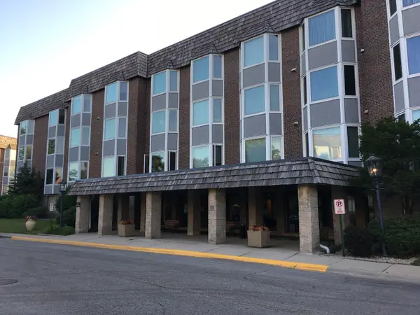 300 Thames Parkway #3D, Park Ridge, IL 60068