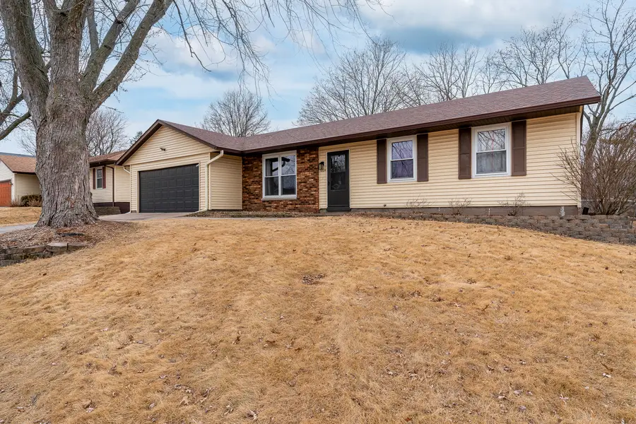 5824 Oakbrook Road, Davenport, IA 52806 - #2