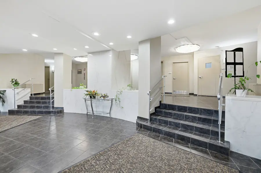 6933 N Kedzie Avenue #202, Chicago, IL 60645 - #2