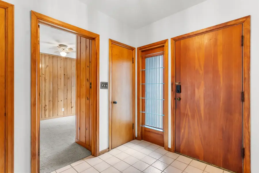 2519 29th Avenue Court, Moline, IL 61265 - #2