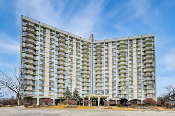 40 N Tower Road #4F, Oak Brook, IL 60523