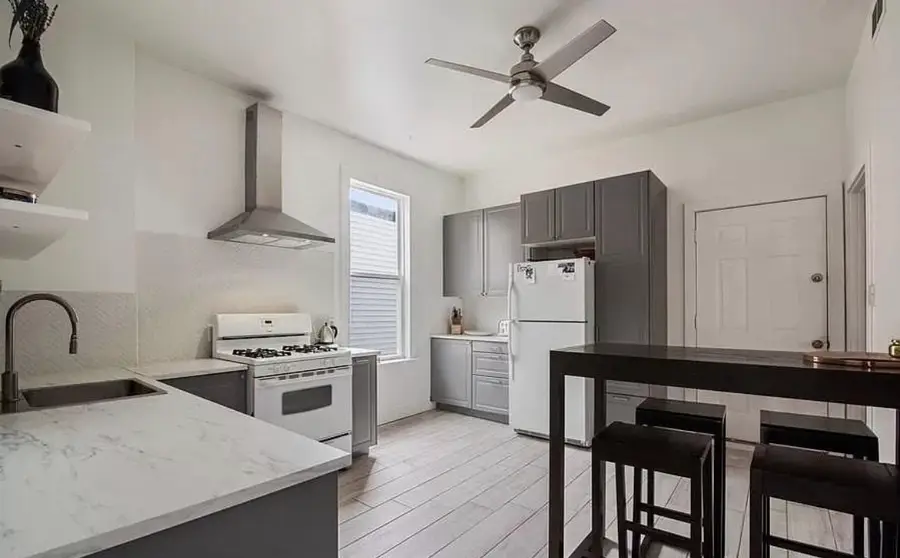 3229 W Dickens Avenue, Chicago, IL 60647 - #3