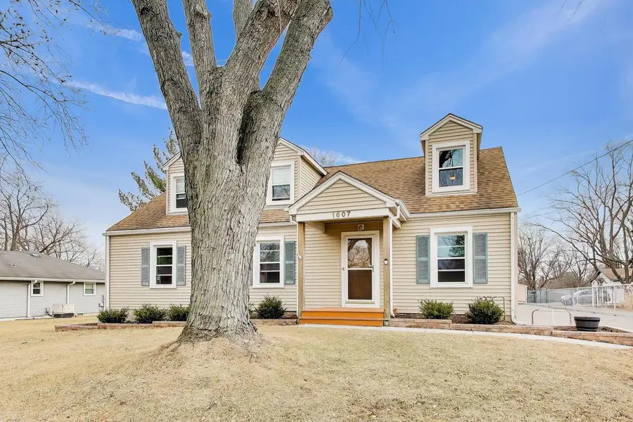 1607 W Plainfield Road, La Grange Highlands, IL 60525 - #3