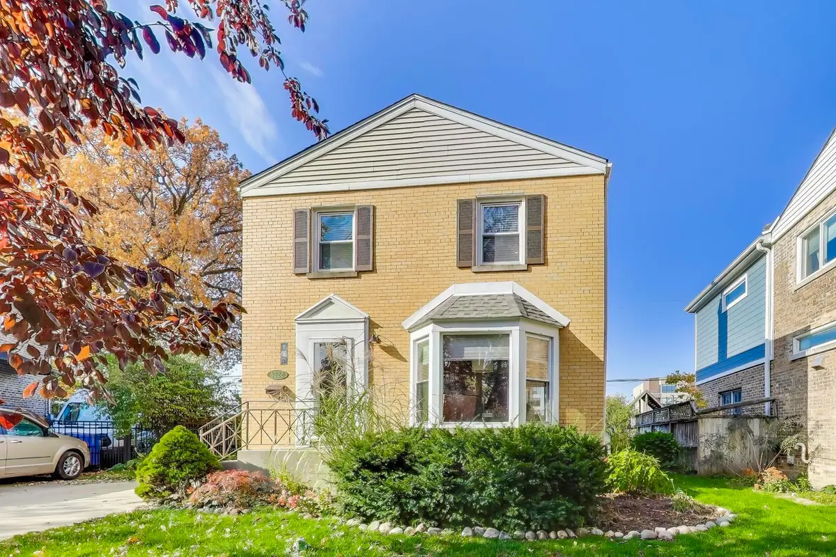 4222 N Claremont Avenue, Chicago, IL 60618 - #1