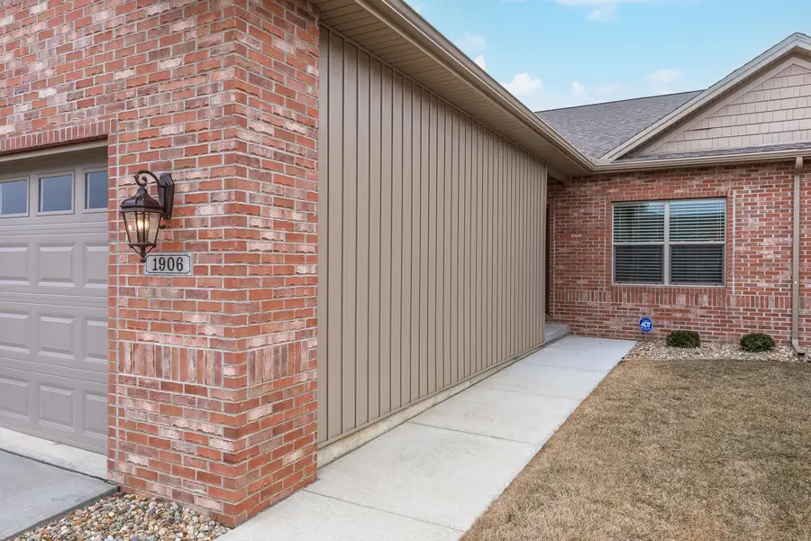 1906 Dunraven Road, Bloomington, IL 61704 - #3