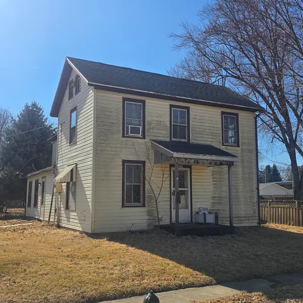 201 W 2nd Street, Leaf River, IL 61047