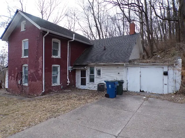 1827 Hershey Avenue, Muscatine, IA 52761 - #1